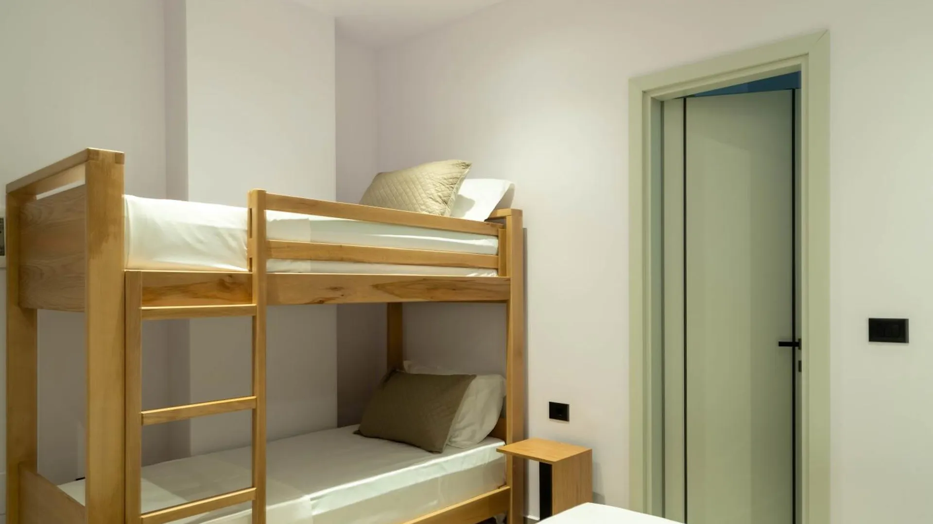 Amau Beach Rooms Durres 0*,